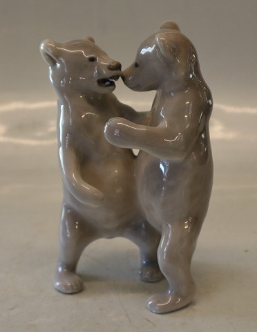 0824-1233 Two bears standing 13 x 8 cm Erik Nielsen 1907 Royal Copenhagen 