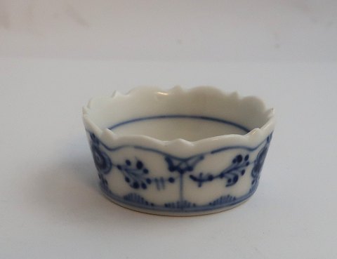 Royal Copenhagen. Musselmalet, riflet. Lille saltkar. Model 199. Diameter 4 cm. (1 sortering).