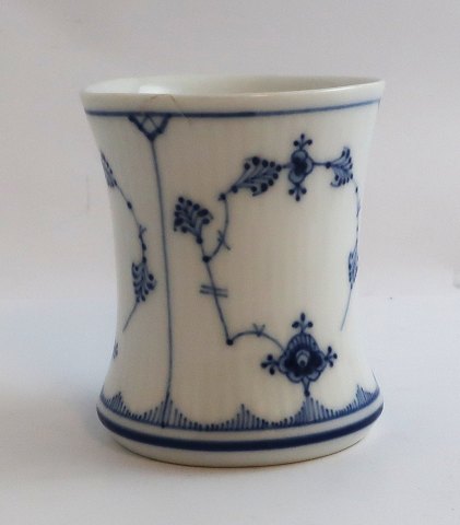 Royal Copenhagen. Musselmalet, riflet. Bæger / vase. Model 2157. Højde 9,5 cm. (2 sortering)
