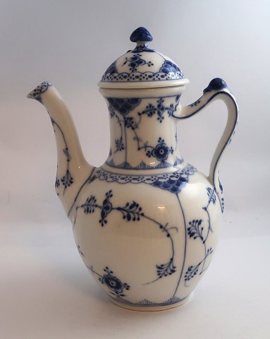Royal Copenhagen. Musselmalet, halvblonde. Kaffekande. Model 519. Højde 25 cm. (1 sortering). Produceret før 1923.