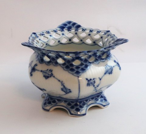 Royal Copenhagen. Musselmalet, helblonde. Sukkerskål. Model 1113. (1 sortering). Højde 8,5 cm.