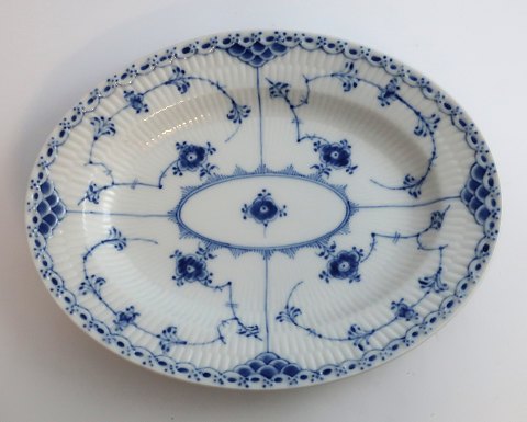 Royal Copenhagen. Blue Fluted Half Lace. Oval serving platter. Model 531. Length 25 cm. Width 19.5 cm. (1 quality).