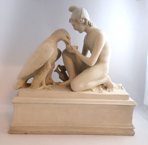 Ganymedes med Jupiters ørn. Gips figur. Længde 38 cm. Højde 38 cm. Der er et afslag på soklen. (se foto)