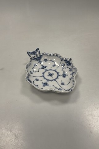 Royal Copenhagen Blue Fluted Full Lace Leaf Shaped Dish No 1076
