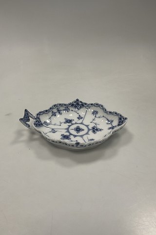 Royal Copenhagen Musselmalet halvblonde Lille bladformet kagefad No. 550