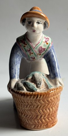 Lauritz Hjorth: Figur af fiskerkone med kurv