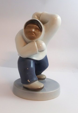 Bing & Grøndahl. Porcelænsfigur. Stående eskimo. Model 2415. Højde 19 cm. (1 sortering).