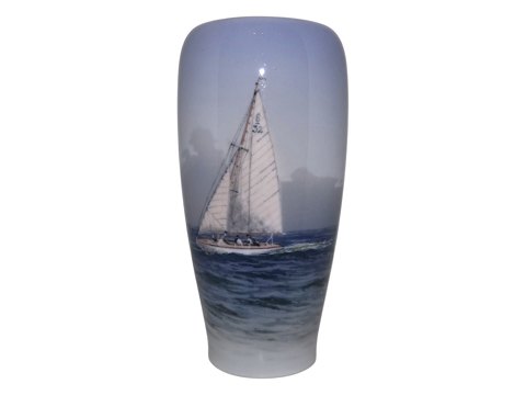 Royal CopenhagenVase med sejlbåd fra 1939