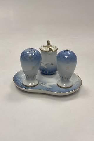 Bing and Grondahl Seagull with Gold Plat-de-ménage No 52