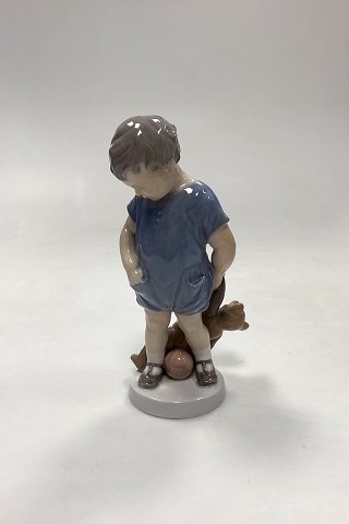 Royal Copenhagen Figur af Dreng med Bamse No. 3468