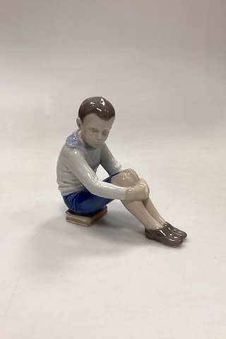 Bing og Grøndahl Figur - Dreng på Bøger / Skoleferie No. 1742