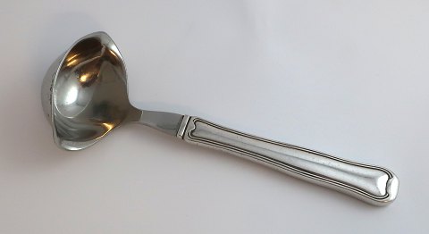 Georg Jensen. Sterlingsølv (925). Dobbeltriflet. Sovseske med stål. Længde 18,5 cm.