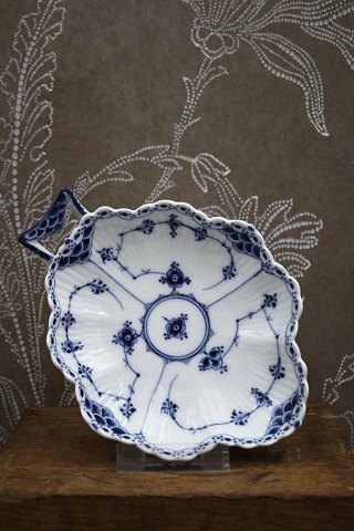 Rare, antique Blue Fluted Half Lace leaf-shaped small dish with handle. 1/550. 1st grade. From 1898-1923...