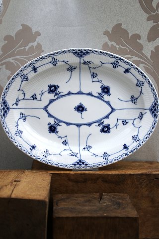 Blue Fluted, Half lace oval dish from Royal Copenhagen. 1/628...