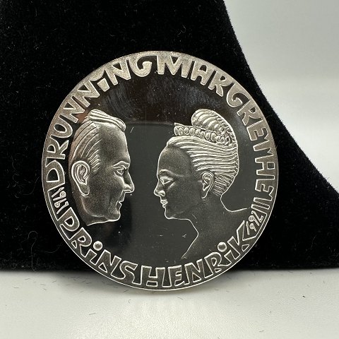 200 Kroner Erindringsmønt i sølv,  i anledning af Dronning Margrethe II og Prins Henriks sølvbryllup