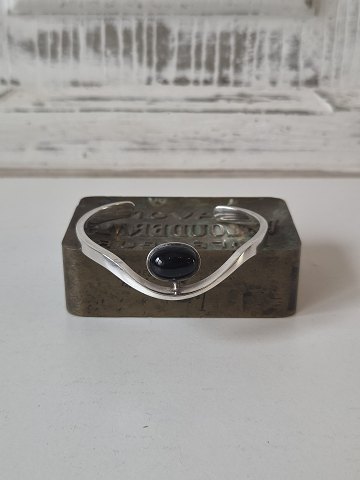 Vintage sterling silver bangle with onyx