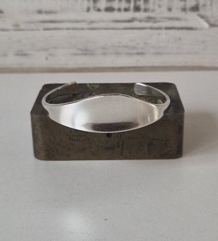 Vintage sterling silver bangle