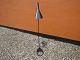 Gulv lampe sort designet af Arne jaocbsen i fin stand  5000 m2 udstilling