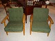 Et par Hvilestole GE 240 i lys egetræ tegnet af Hans Wegner model Cigaren 5000 m2 udstilling