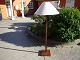 Gulvlampe i palisander med messing indlæg dansk design fra 1960érne5000 m2 showroom