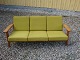 3 pers sofa i egetræ tegnet af Hans Wegner lavet på Getama møbel fabrik model 290 i perfekt stand 5000 m2 udstilling