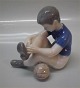 B&G figurB&G 2374 Erik Dreng med bold Claire Weiss 12 cm