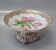 Kongelig Dansk Porcelæn Blomstermotiver på guldbelagt Juliane Marie dekorativt porcelæn. Gammel opsats dekoreret i i flora danica stil´med blomster og guld 10 x 20 cm (før - 1923).