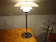 Bord lampe i krom tegnet af Poul Heningsen model 3/2 i perfekt stand 5000 m2 udstilling