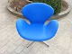 Svanen i blå uld designet af Arne Jacobsen i perfekt stand 5000 m2 udstilling