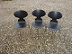 Myrestole model 3100 designet af Arne Jacobsen i sort farve med 3 ben 5000 m2 udstilling