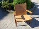 Hans wegner CH 27 hvilestol i egetræ med originalt sjeneflet. Designet i 1949.5000 m2 udstilling 