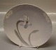 Royal Copenhagen 81-10021 RC plate with flower design Arnold Krog with Marguirite ca 10 cm painter 85 pre 1923