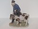 Stor Royal Copenhagen figurDreng med to kalve