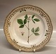 Kongelig Dansk Porcelæn Flora Danica20-3553 "Rulus castoreus Laest" fra 1969  Fad til stor frugtkurv/ Middagstallerken med gennembrudt kant Nyt nr: 637  25 cm