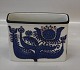 Aluminia kunstfajance Tenera RC Fajance 435-2942 Blå blomstret firkantet vase, Berte Jessen Design I.K 1961 15 x 18.5 x 6 cm Tenera