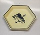Royal Copenhagen Aluminia Mat Porcelæn 52-54 Aluminia Mat Porcelæn Skål 9 cm Bakke med fugl ca 1927