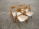 4 egetræ stole tegnet af Hans Wegner model savbukstolen 5000 m2 udstilling