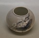 Art Nouveau Kongelig Dansk 1528-42a Kgl. Lille Kuglevase 6 x 8 cm med sommerfugl før 1923 