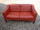 2 pers sofa i rødt læder dansk design fra 1960érne super kvalitet 5000 m2 udstilling