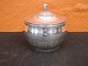 Bonbonniere skål med låg i 830s Georg jensen nr 45cDia 10 cm H: 11 cm 5000 m2 udstilling