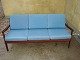 3 personers sofa Dansk design tegnet af Ole Wancher. Meget flot kvalitetssofa i smuk blå farve. 5000 m2 Udstilling.
