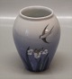 Kongelig Dansk 2676-271 Kgl. Vase med svale i flugt 12 cm