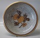 Kongelig Dansk  Craquelé, Craquele 702-3606 Kgl. Skål 25 cm gul dekoreret med hasselnød