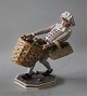 B&G figurB&G 8045 Mand med æbler i kurv