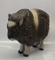 Aluminia kunstfajance 2973 Muskoskalv, stor ca 35 cm Jeanne Grut 1961