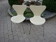 Arne Jacobsen hvide syver stole, model 3107.5000m2 udstilling.