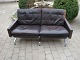 PK 31-2 sofa. Mørkt brunt læder.5000m2 udstilling.