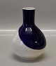 Aluminia kunstfajance 2768 Hvid og blå Columbine vase, rund flaskeagtig 15 cm
