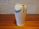 Vase i Empire.Mål:  Højde 14 cm og dia 5,3 cm. 5000m2 udstilling.