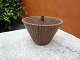 Lågkrukke med bronze låg af Arne Bang Højde 9 cm og 14 cm i dia.i perfekt stand 5000 m2 udstilling